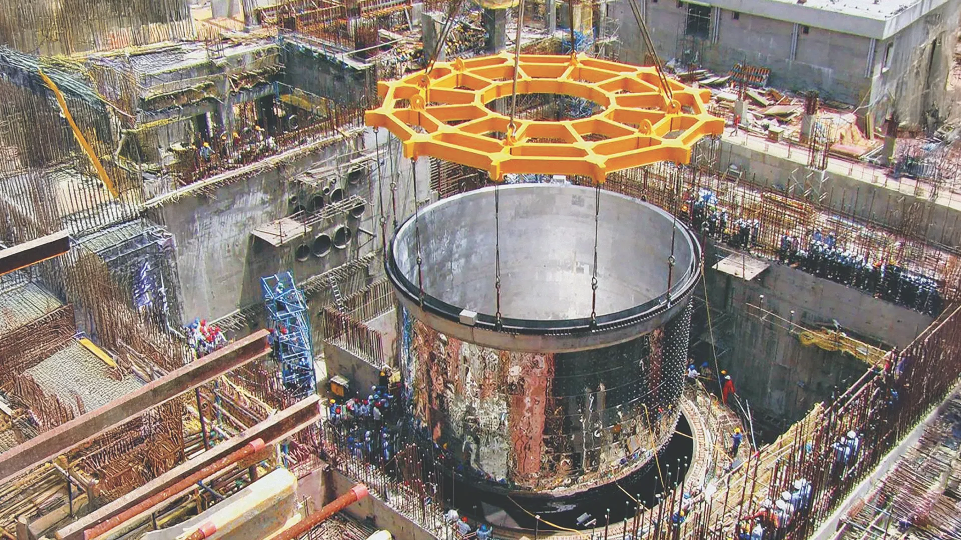 https://2025-dev-website-fbgjefbpfsd8gcbj.a02.azurefd.net/ltdev/media/uoqd133s/reactor-vessels.webp